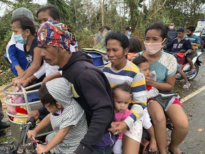 Bão Molave càn quét Philippines, hướng đến Việt Nam - Ảnh 1. Bão Molave càn quét Philippines, hướng đến Việt Nam - Ảnh 1.
