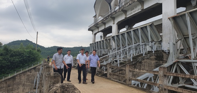 Phú Yên: Di dời khẩn cấp hơn 40.000 người tránh bão số 9 - Ảnh 3.