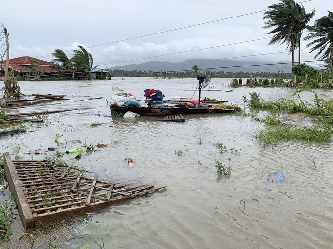 Bão Molave gây thiệt hại diện rộng tại Philippines - Ảnh 4. Bão Molave gây thiệt hại diện rộng tại Philippines - Ảnh 4.