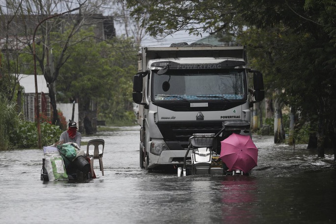 Bão Molave gây thiệt hại diện rộng tại Philippines - Ảnh 5. Bão Molave gây thiệt hại diện rộng tại Philippines - Ảnh 5.