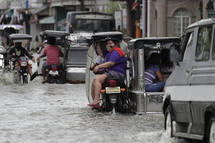 Bão Molave gây thiệt hại diện rộng tại Philippines - Ảnh 8. Bão Molave gây thiệt hại diện rộng tại Philippines - Ảnh 8.
