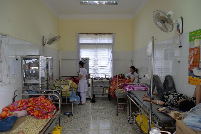 41 học sinh ở Sơn La nghi bị ngộ độc thực phẩm - Ảnh 2.