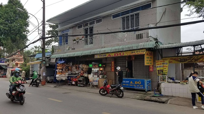 Công an vào cuộc vụ cháy nhà ở Hóc Môn khiến 3 cha con phỏng nặng - Ảnh 1.