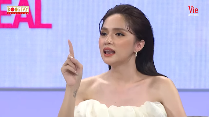 Vì sao Hương Giang trở thành hoa hậu bị ghét nhất? - Ảnh 2. Vì sao Hương Giang trở thành hoa hậu bị ghét nhất? - Ảnh 2.