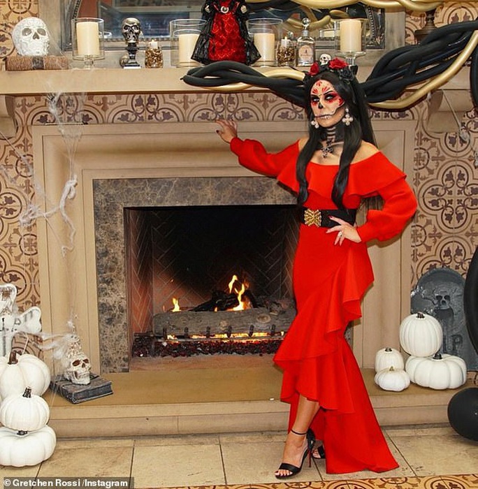 Sao hóa trang đủ kiểu mừng Halloween - Ảnh 1.