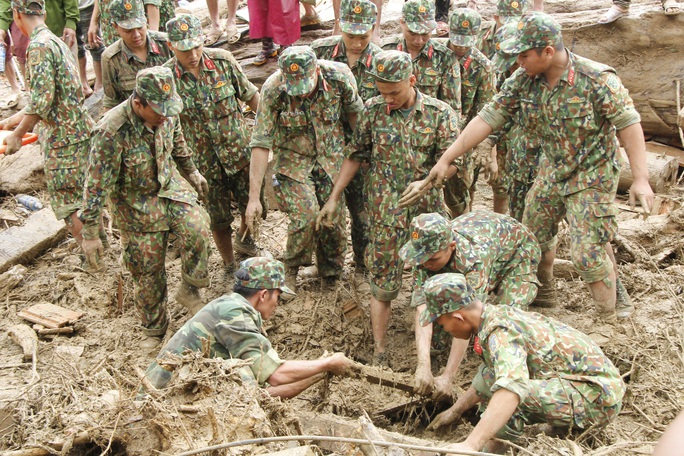 14 missing people in Tra Leng: digging up the entire landslide but no one was found - Photo 3.