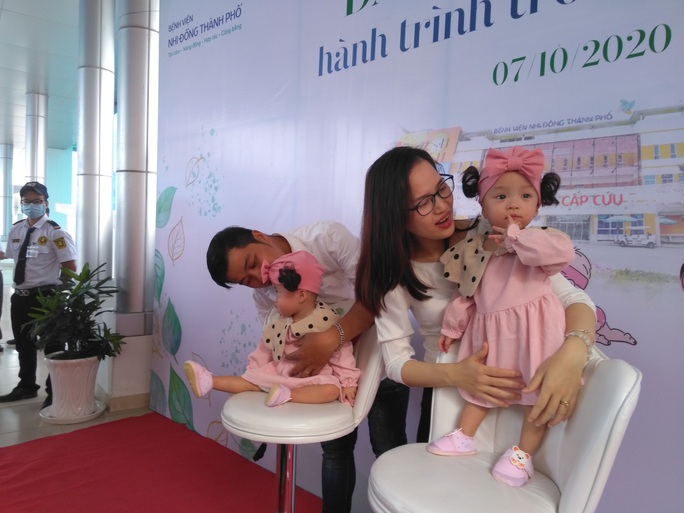 This morning, two Truc Nhi-Dieu Nhi children were discharged from the hospital - Photo 2.