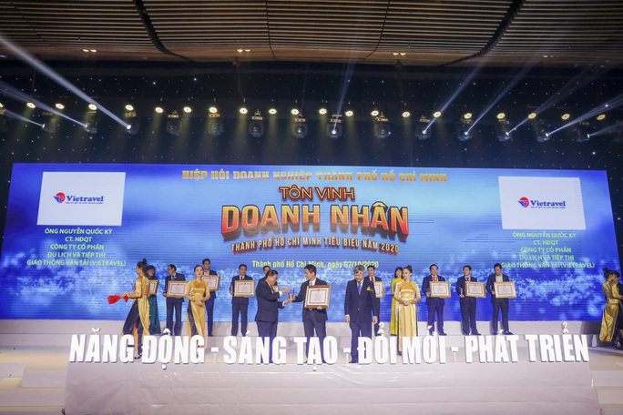 Vietravel đạt danh hiệu “Doanh nghiệp, Doanh nhân TP HCM tiêu biểu năm 2020” - Ảnh 1.