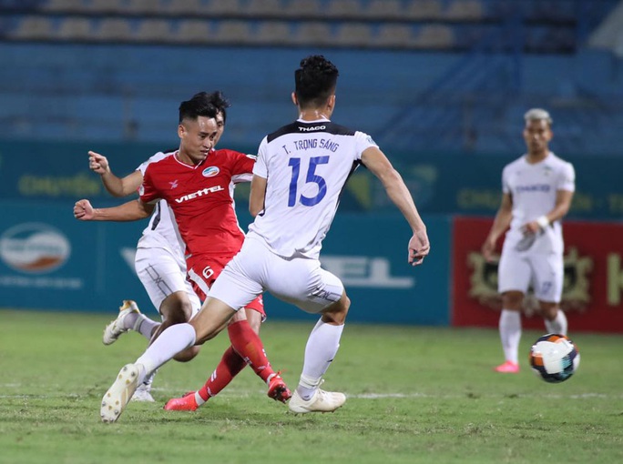 Hàng thủ tệ hại khiến HAGL thua đậm trước Viettel - Ảnh 7.