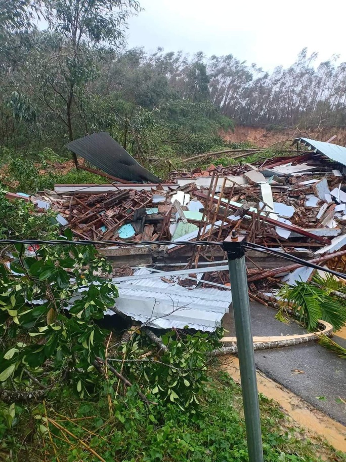 Quang Nam again caused a landslide on the mountain, causing the death of one person, the Phu Ninh lake and many floods of hydroelectric power - Photo 3.