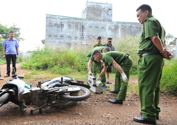 Tài xế xe ôm bị cướp đâm 10 nhát tử vong - Ảnh 1.