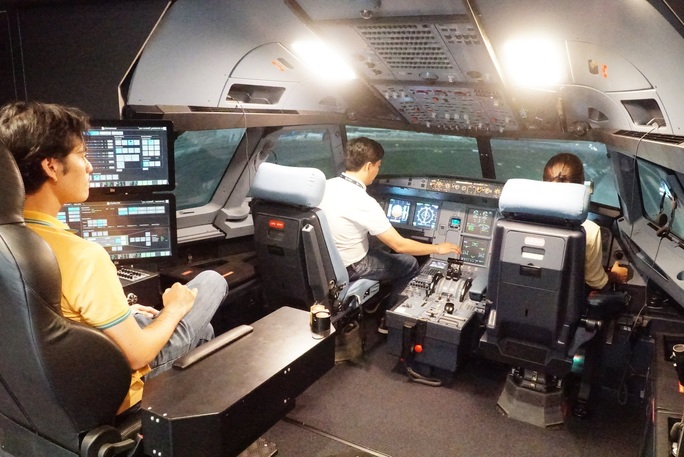 Lần đầu tiên Việt Nam có tour trải nghiệm làm phi công - Ảnh 3.