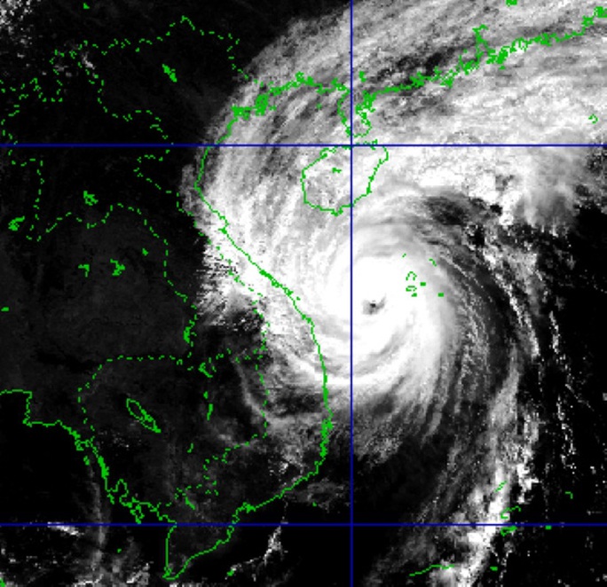 Sáng 15-11, bão số 13 đổ bộ từ Hà Tĩnh đến Quảng Nam - Ảnh 2.