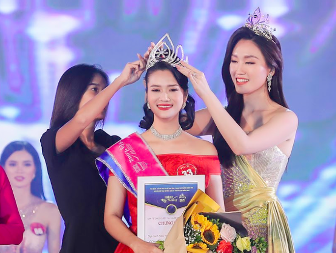 Trần Thị Mai đăng quang Người đẹp Hạ Long 2020, giành vương miện tiền tỉ - Ảnh 2.