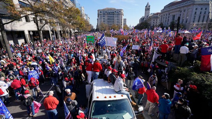 Hàng ngàn người ủng hộ ông Trump đổ về Washington DC - Ảnh 1. Hàng ngàn người ủng hộ ông Trump đổ về Washington DC - Ảnh 1.