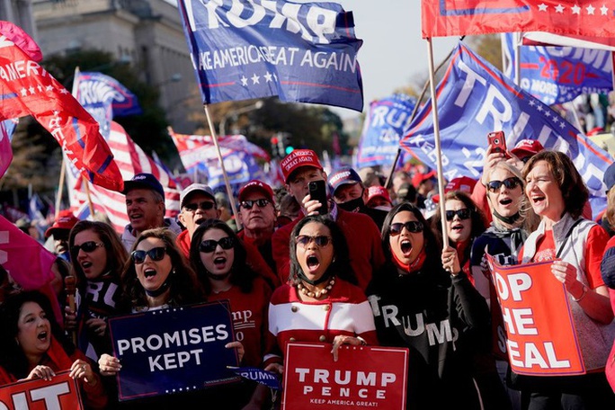 Hàng ngàn người ủng hộ ông Trump đổ về Washington DC - Ảnh 2. Hàng ngàn người ủng hộ ông Trump đổ về Washington DC - Ảnh 2.