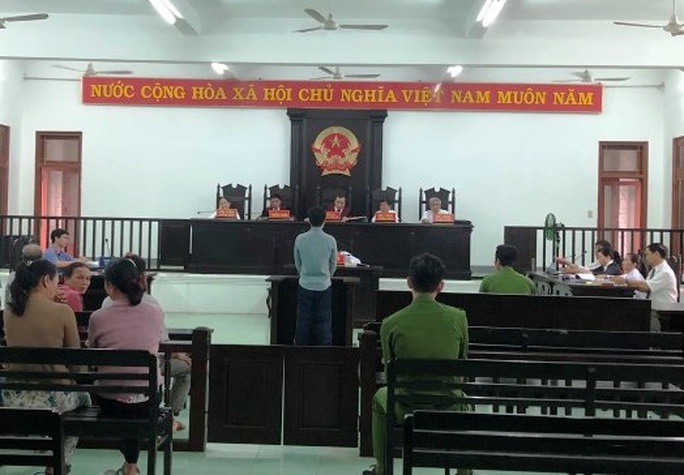 Phú Yên: Xét xử vụ cháu băm nát đầu ông nội liên quan đến tranh giành đất - Ảnh 1. Phú Yên: Xét xử vụ cháu băm nát đầu ông nội liên quan đến tranh giành đất - Ảnh 1.