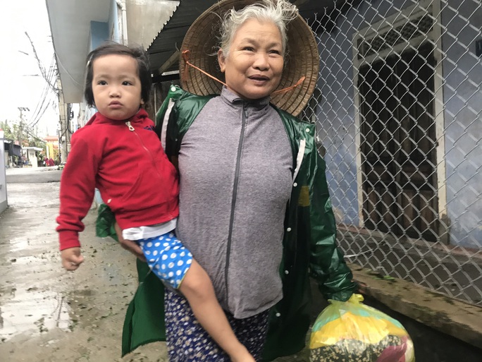 Bão số 13 quần thảo suốt 4 giờ ở vùng ven biển Thừa Thiên - Huế - Ảnh 10.