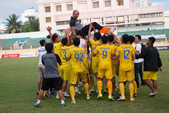 Gia Định FC thăng hạng nhất - Ảnh 1.