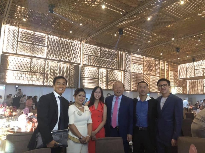 Khách đến dự đám cưới Công Phượng phải... quẹt thẻ từ - Ảnh 3. Khách đến dự đám cưới Công Phượng phải... quẹt thẻ từ - Ảnh 3.