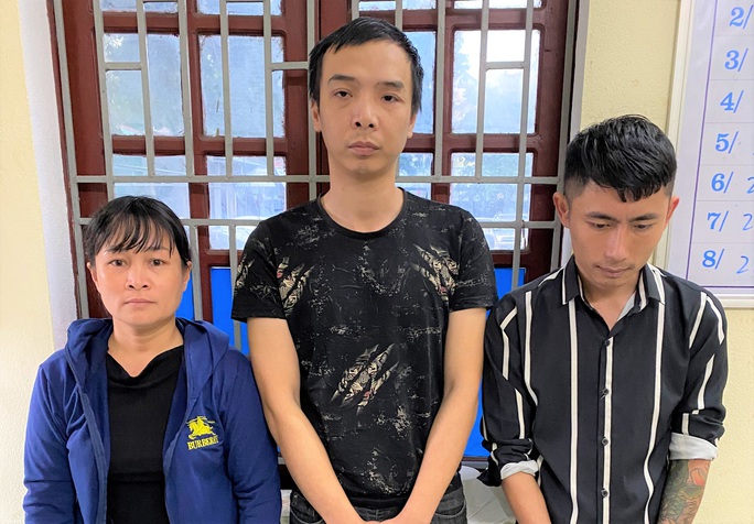 Bắt ổ nhóm đòi tiền bảo kê 1 triệu đồng/1 tấn lá chuối - Ảnh 1. Bắt ổ nhóm đòi tiền bảo kê 1 triệu đồng/1 tấn lá chuối - Ảnh 1.