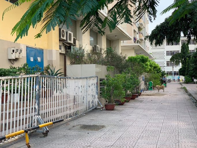 Cụ bà 78 tuổi rơi lầu ở quận 10 - Ảnh 1. Cụ bà 78 tuổi rơi lầu ở quận 10 - Ảnh 1.