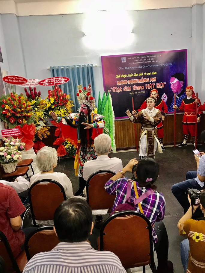 Nghệ sĩ tề tựu vinh danh NSND Đinh Bằng Phi - Ảnh 9. Nghệ sĩ tề tựu vinh danh NSND Đinh Bằng Phi - Ảnh 9.