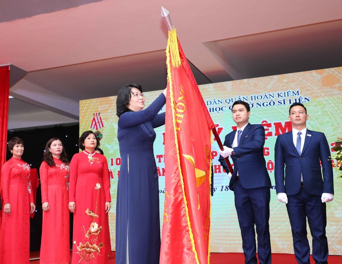 Nhiều hoạt động chào mừng ngày Nhà giáo Việt Nam - Ảnh 1. Nhiều hoạt động chào mừng ngày Nhà giáo Việt Nam - Ảnh 1.