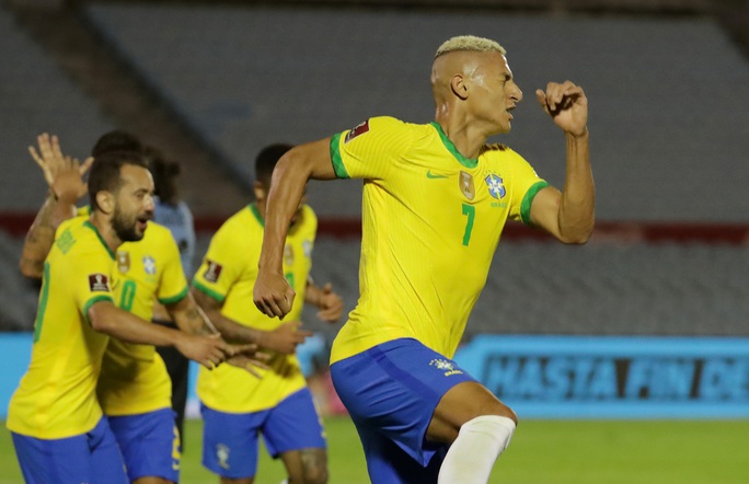 Cavani lãnh thẻ đỏ, Uruguay thua thảm Brazil - Ảnh 5. Cavani lãnh thẻ đỏ, Uruguay thua thảm Brazil - Ảnh 5.