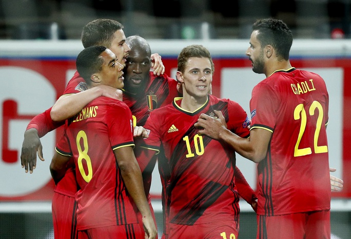 Người nhện Courtois phá lưới nhà, Bỉ vượt Đan Mạch giành vé vàng bán kết - Ảnh 7.