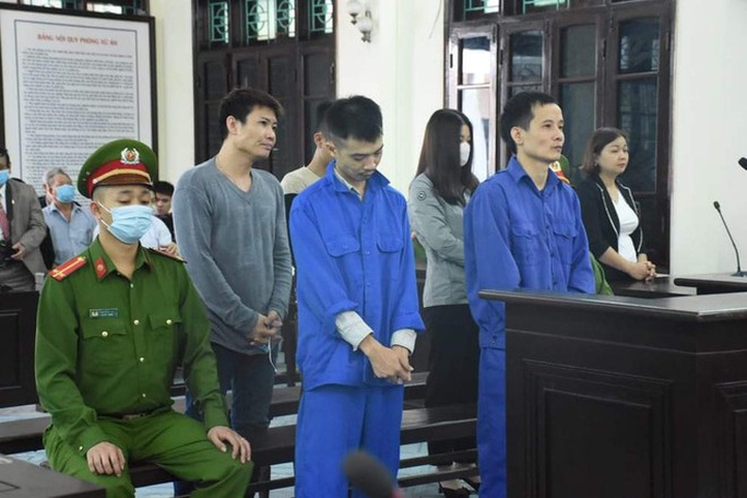 Vợ nguyên chủ tịch phường thuê côn đồ hành hung cán bộ tư pháp lĩnh án - Ảnh 2. Vợ nguyên chủ tịch phường thuê côn đồ hành hung cán bộ tư pháp lĩnh án - Ảnh 2.