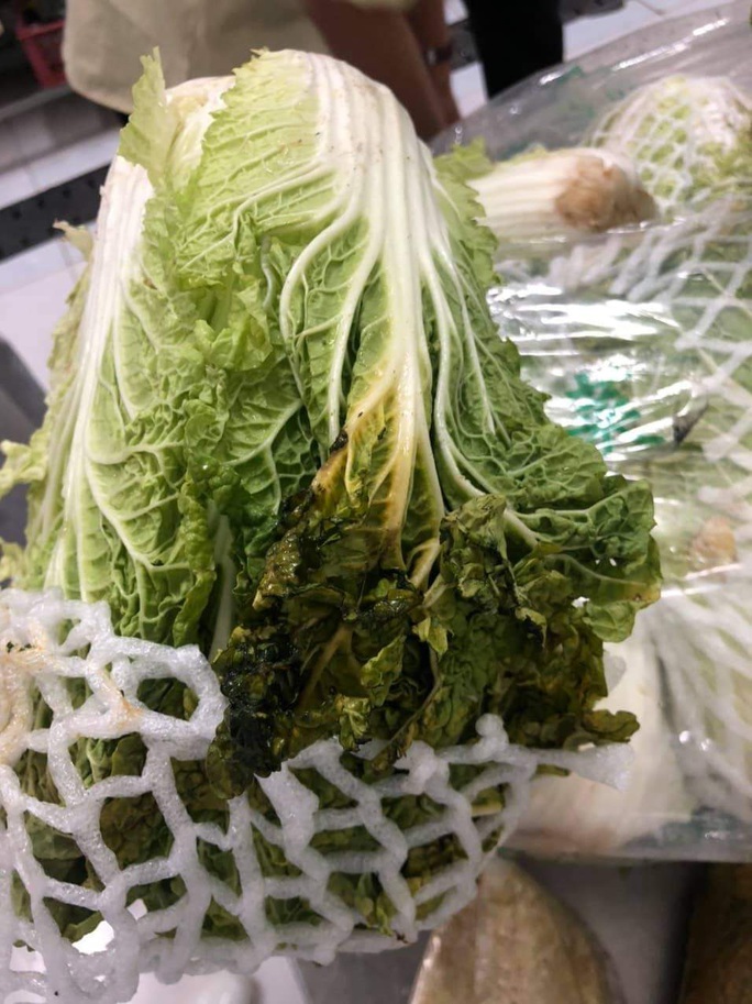 Vụ phụ huynh bật khóc khi chứng kiến bữa ăn bán trú: Cô hiệu trưởng đừng ngụy biện! - Ảnh 2. Vụ phụ huynh bật khóc khi chứng kiến bữa ăn bán trú: Cô hiệu trưởng đừng ngụy biện! - Ảnh 2.