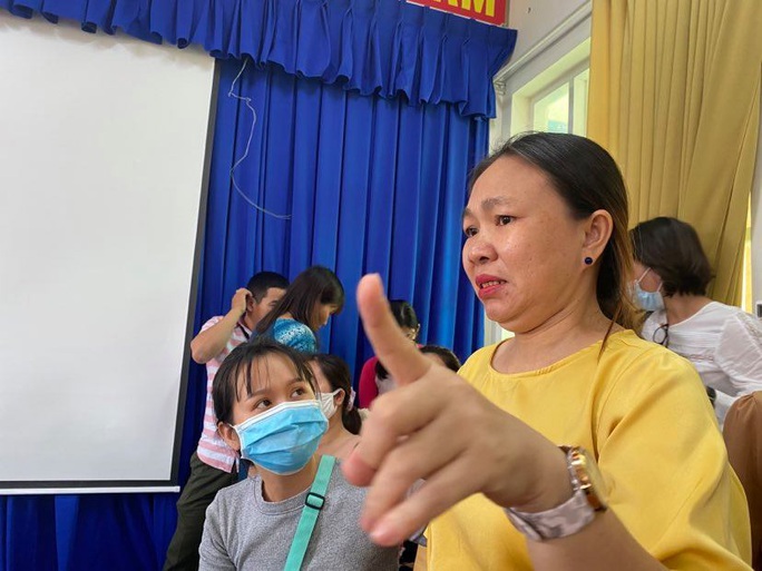 Phụ huynh bật khóc khi chứng kiến bữa ăn bán trú: Hiệu trưởng khẳng định không có lợi ích nào - Ảnh 1. Phụ huynh bật khóc khi chứng kiến bữa ăn bán trú: Hiệu trưởng khẳng định không có lợi ích nào - Ảnh 1.