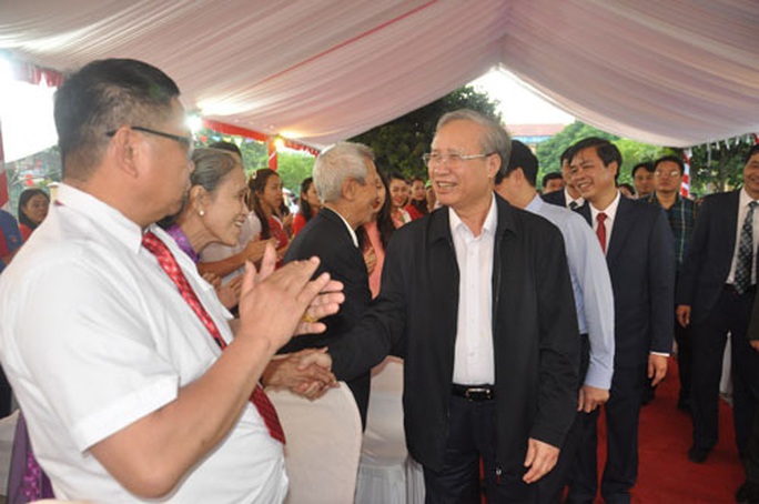Các thế hệ học sinh luôn ghi nhớ công ơn thầy, cô - Ảnh 1. Các thế hệ học sinh luôn ghi nhớ công ơn thầy, cô - Ảnh 1.