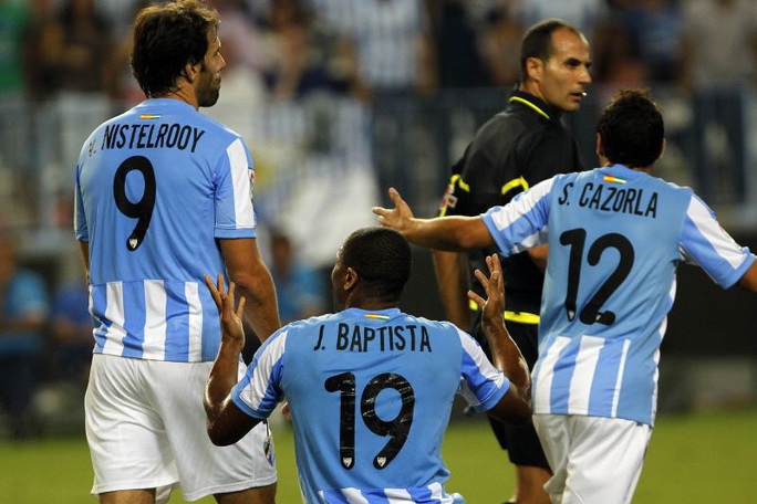 Hiệp sĩ Zorro Banderas sắp trở thành ông chủ đội bóng Malaga - Ảnh 4. Hiệp sĩ Zorro Banderas sắp trở thành ông chủ đội bóng Malaga - Ảnh 4.