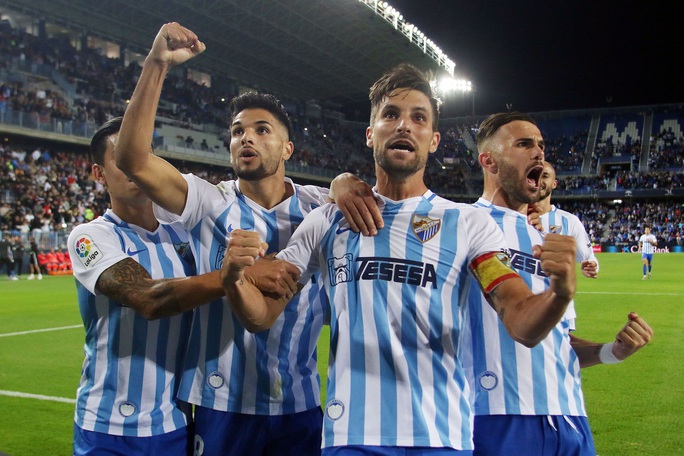Hiệp sĩ Zorro Banderas sắp trở thành ông chủ đội bóng Malaga - Ảnh 5. Hiệp sĩ Zorro Banderas sắp trở thành ông chủ đội bóng Malaga - Ảnh 5.