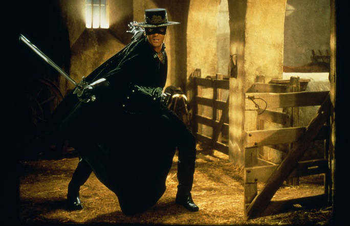 Hiệp sĩ Zorro Banderas sắp trở thành ông chủ đội bóng Malaga - Ảnh 2. Hiệp sĩ Zorro Banderas sắp trở thành ông chủ đội bóng Malaga - Ảnh 2.