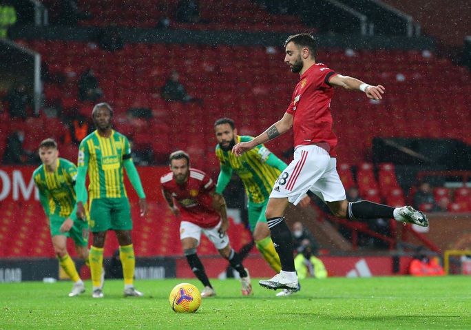 Tranh cãi nảy lửa phạt đền, Man United lần đầu vào Top 10 - Ảnh 6.