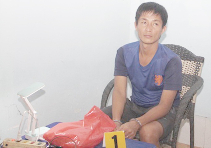 Nam thanh niên làm chuyện mờ ám gần bụi chuối nhưng bất thành - Ảnh 2. Nam thanh niên làm chuyện mờ ám gần bụi chuối nhưng bất thành - Ảnh 2.