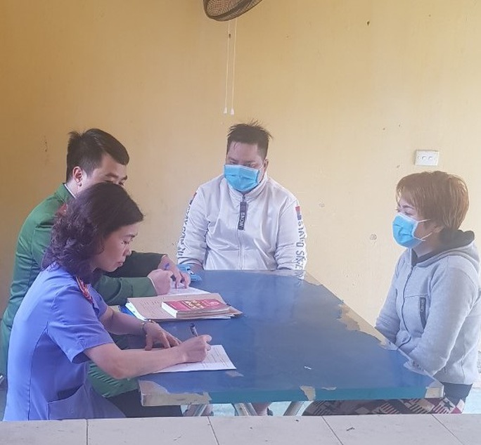 Vụ bé trai quê Quảng Ngãi bị bạo hành dã man: Đánh bằng bàn chải sắt, chày, xẻng - Ảnh 2. Vụ bé trai quê Quảng Ngãi bị bạo hành dã man: Đánh bằng bàn chải sắt, chày, xẻng - Ảnh 2.