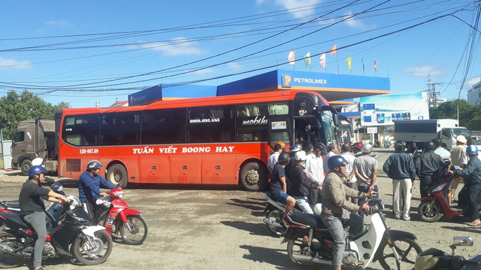 Công an TP Kon Tum nói gì vụ xe khách tông nhau với xe Cảnh sát trật tự? - Ảnh 2. Công an TP Kon Tum nói gì vụ xe khách tông nhau với xe Cảnh sát trật tự? - Ảnh 2.