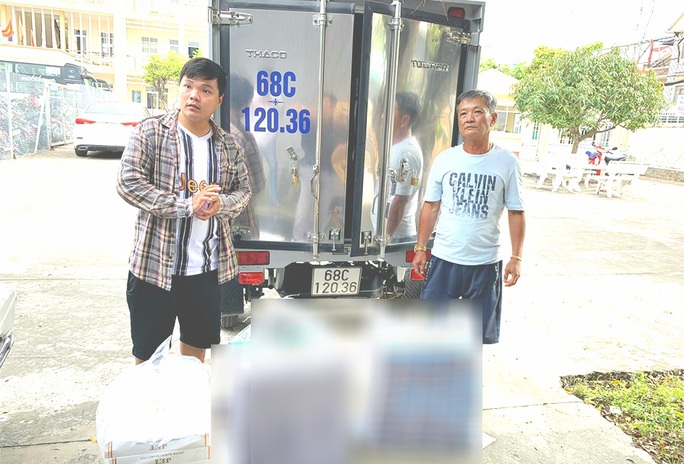 Hai cha con làm chuyện mờ ám né luật nhưng bất thành - Ảnh 1. Hai cha con làm chuyện mờ ám né luật nhưng bất thành - Ảnh 1.