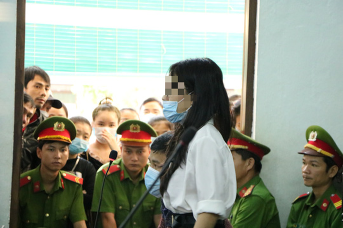 Lời khẩn cầu của nữ điều dưỡng trong vụ cựu bác sĩ da liễu bị tố hiếp dâm - Ảnh 3. Lời khẩn cầu của nữ điều dưỡng trong vụ cựu bác sĩ da liễu bị tố hiếp dâm - Ảnh 3.
