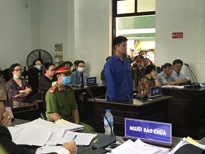 Luật sư đề nghị tạm trả tự do cho cựu bác sĩ bị cáo buộc hiếp dâm nữ điều dưỡng - Ảnh 2. Luật sư đề nghị tạm trả tự do cho cựu bác sĩ bị cáo buộc hiếp dâm nữ điều dưỡng - Ảnh 2.