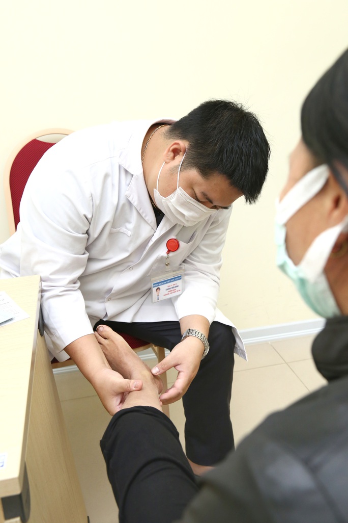 Bác sĩ điểm danh những nghề dễ mắc bệnh suy giãn tĩnh mạch chi - Ảnh 1. Bác sĩ điểm danh những nghề dễ mắc bệnh suy giãn tĩnh mạch chi - Ảnh 1.