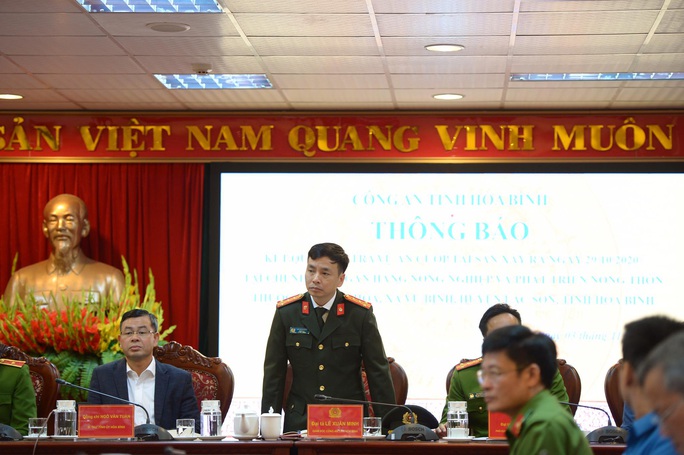 Nghi phạm cầm súng xông vào chi nhánh Agribank cướp hơn 200 triệu đồng khai gì? - Ảnh 3.