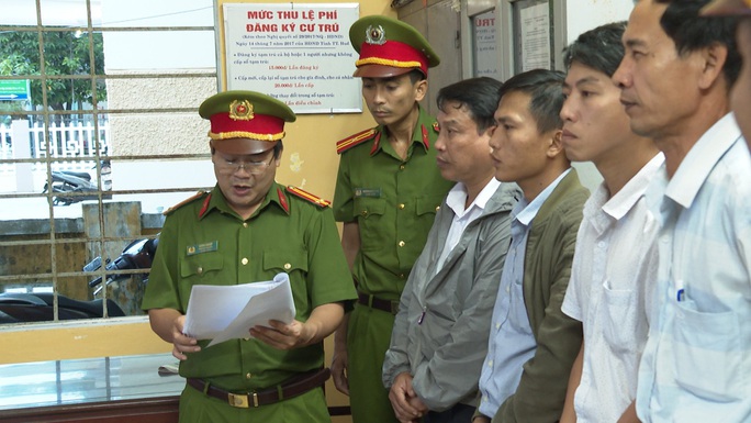 Bắt nguyên Trưởng Phòng Tài nguyên và Môi trường TP Huế - Ảnh 3.