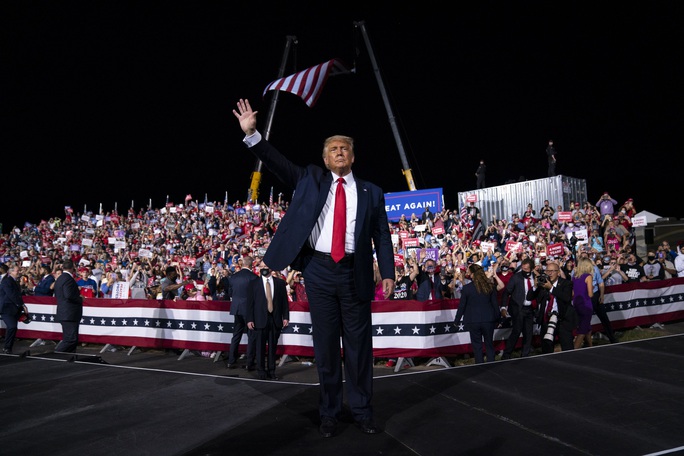 Những kịch bản giúp Tổng thống Trump lật ngược thế cờ - Ảnh 1. Những kịch bản giúp Tổng thống Trump lật ngược thế cờ - Ảnh 1.