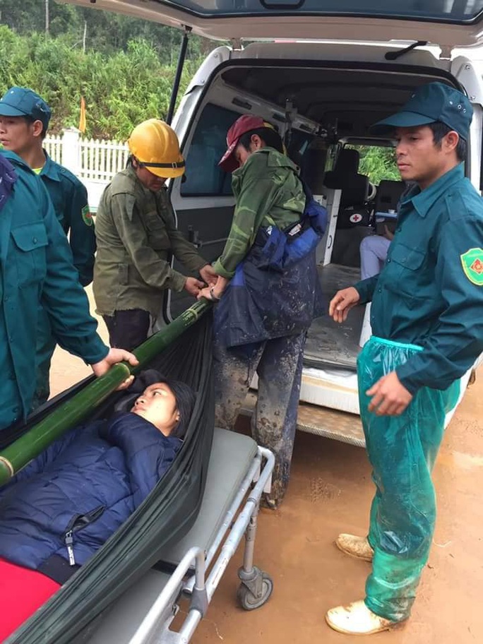 Carrying a 20-kilometer forest road to the emergency room, the woman gladly received bad news - Photo 6.