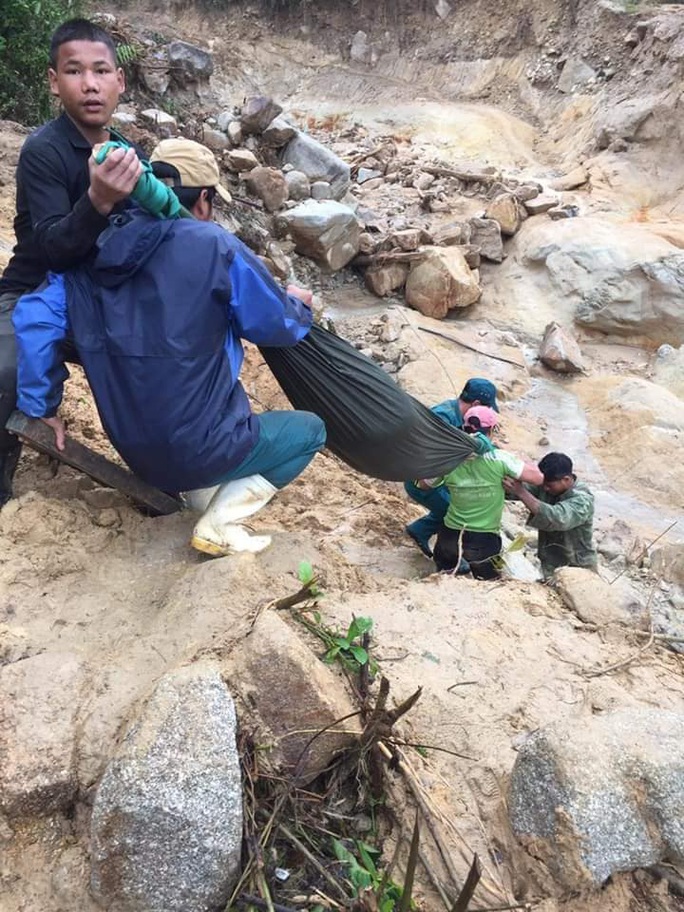 Carrying a 20-kilometer forest road to the emergency room, the woman gladly received bad news - Photo 4.